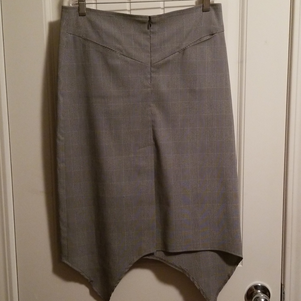 BEBE side by side asymmetrical skirt front pockts